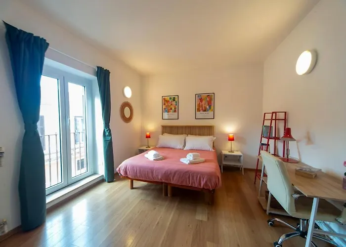 4 Cantoni, Cosy In Monti District דירה